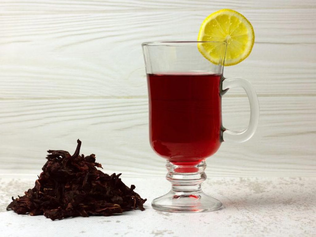 zobo drink with dried hibiscus leaves